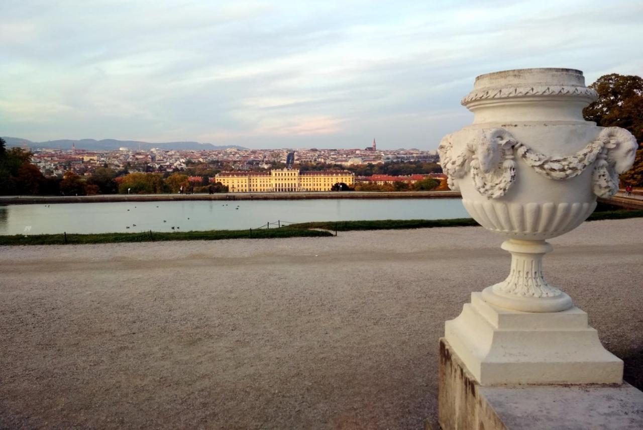 Central Mariahilfer Apartment 4 Min To The City Shopping Center And Schoenbrunn Palace Вена Экстерьер фото