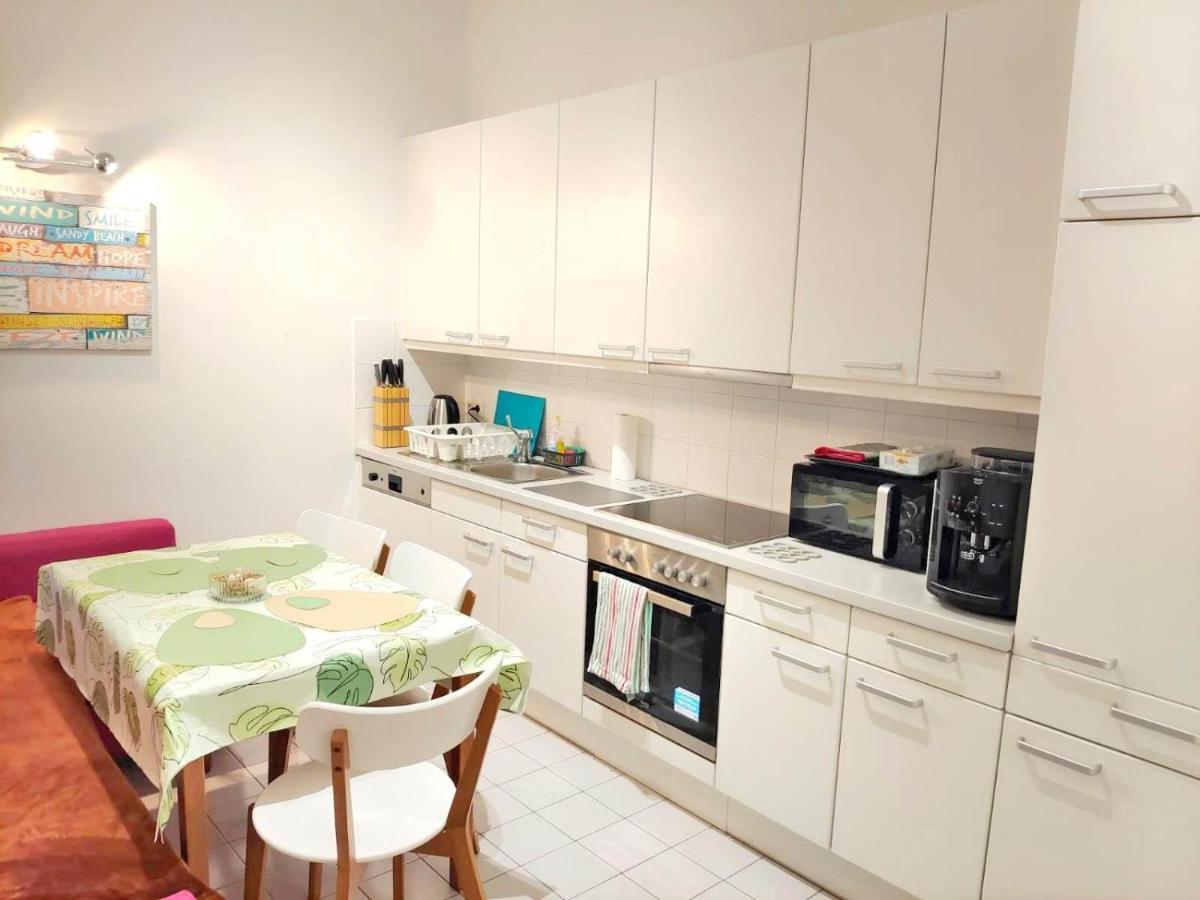 Central Mariahilfer Apartment 4 Min To The City Shopping Center And Schoenbrunn Palace Вена Экстерьер фото