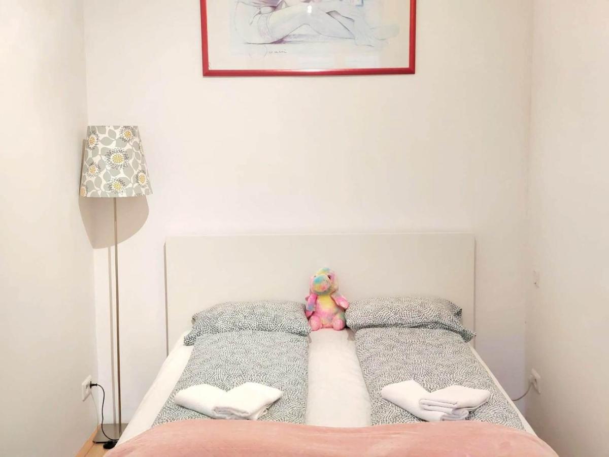 Central Mariahilfer Apartment 4 Min To The City Shopping Center And Schoenbrunn Palace Вена Экстерьер фото