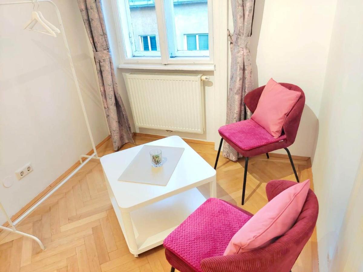 Central Mariahilfer Apartment 4 Min To The City Shopping Center And Schoenbrunn Palace Вена Экстерьер фото